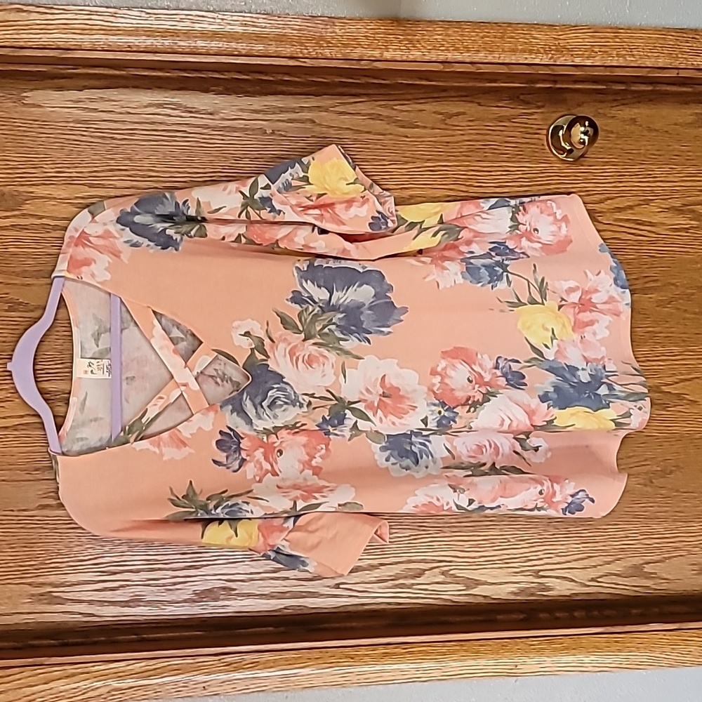 Womens floral shirt, sz 3x, never worn